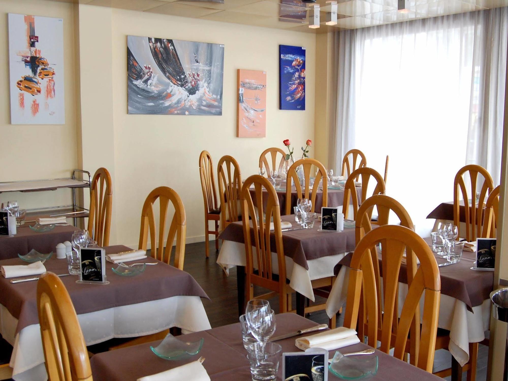 Logis Hotel & Restaurant - Le Normandie Caudebec-en-Caux Exterior foto